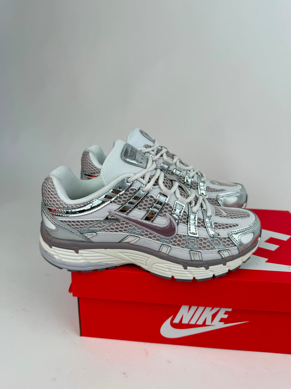 Nike P6000 Plateado/Rosa