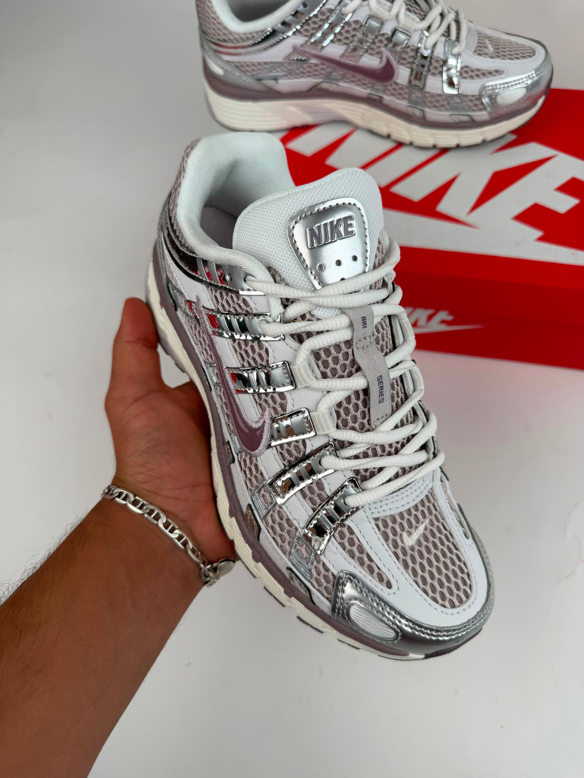 Nike P6000 Plateado/Rosa