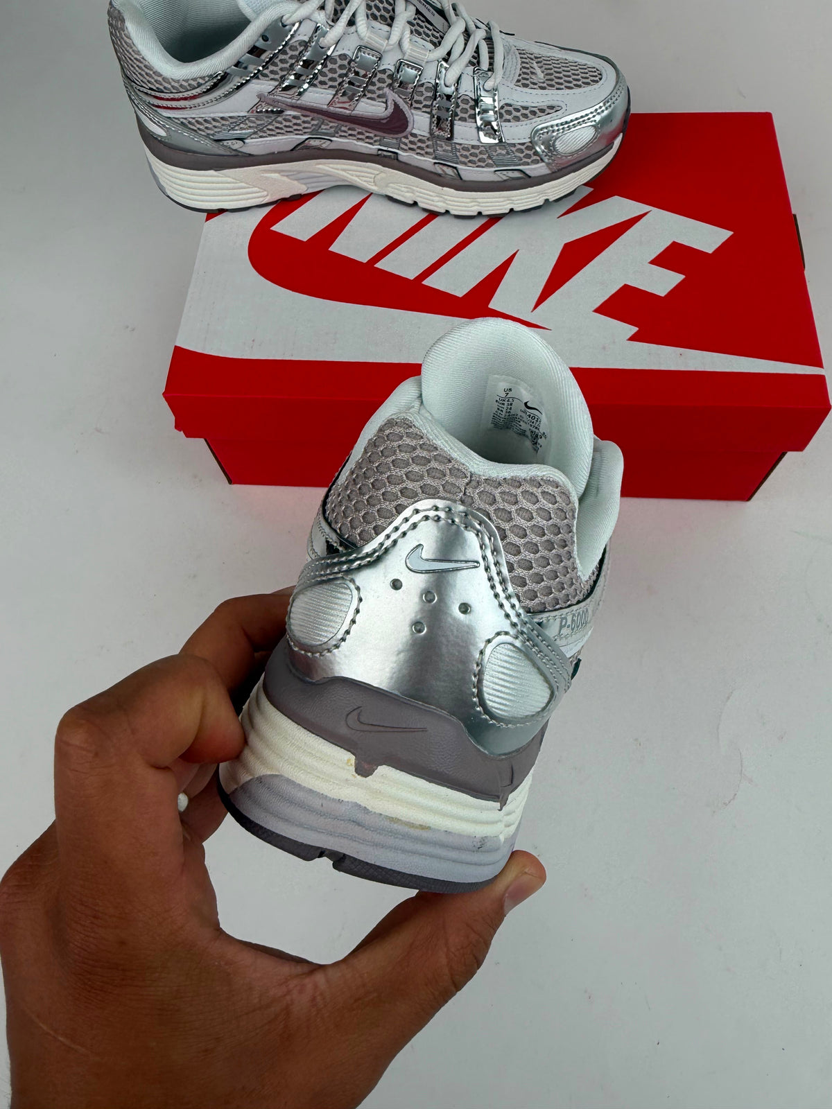 Nike P6000 Plateado/Rosa